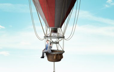 Aerostat içinde seyahat adam. Karışık teknik