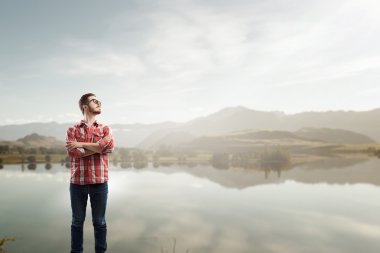 Yakışıklı hipster adam. Karışık teknik