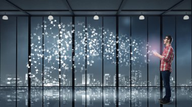 Tablet PC'yi kullanma adam. Karışık teknik