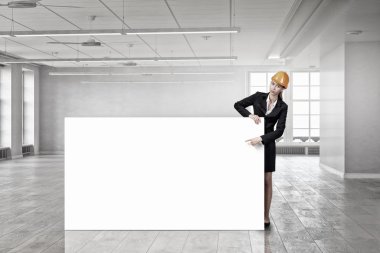 Kadın mühendis ile bayrak. Karışık teknik