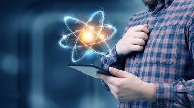 Tablet cihaz hipster adam. Karışık teknik