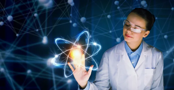 Tecnologías innovadoras en ciencia y medicina. Medios mixtos — Foto de Stock