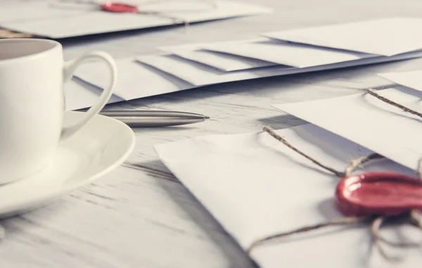 Letters met zegel op tafel — Stockfoto