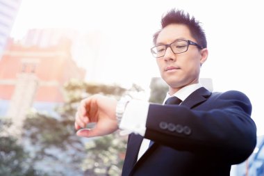 Zamanında olmak gerekir