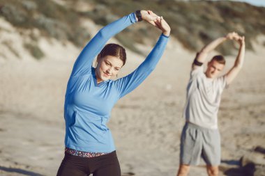 Plaj birlikte eğitim genç Çift