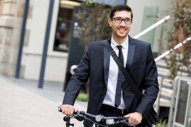 Bisikletli genç işadamları