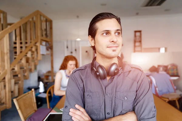 Retrato del joven en el cargo — Foto de Stock