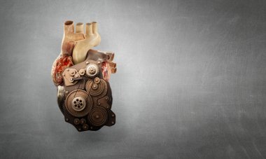 Metal elementlerden yapılmış insan kalbi görüntüsü