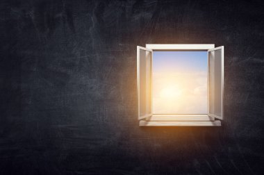 Gökyüzünün bulutlu pencere görünümünü aç