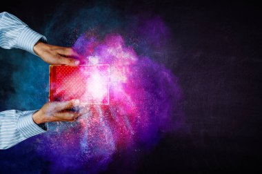 Sihirli hediye kutusu görüntüsü. Karışık ortam