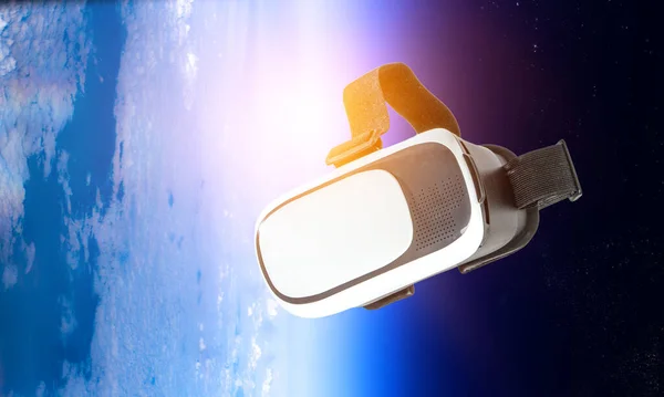 Изображение очков плавающей виртуальной реальности — стоковое фото