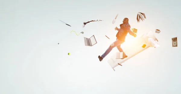 Biznesmen skaczący wysoko w powietrzu — Zdjęcie stockowe