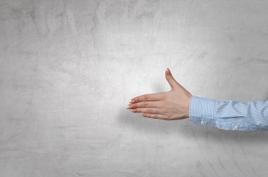 El açık ve yardıma ya da almaya hazır..