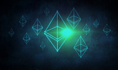 Siyah arkaplana karşı piramit resmi