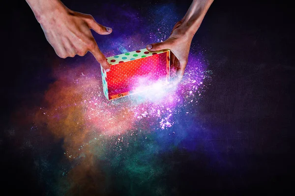 Волшебное изображение подарочной коробки. Смешанные медиа — стоковое фото