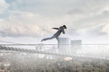 Sanal gerçeklik deneyimi, geleceğin teknolojileri. Karışık ortam