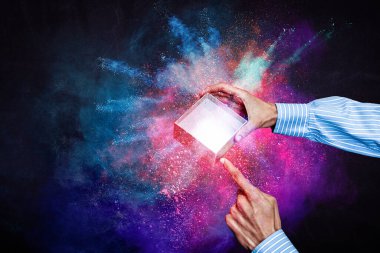 Sihirli hediye kutusu görüntüsü. Karışık ortam