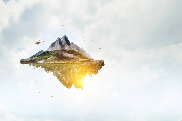 Landschap met zwevende bergen in de lucht — Stockfoto