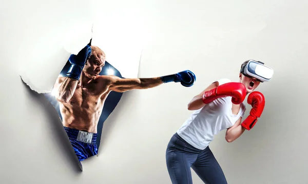 Mujer joven boxeando en gafas VR —  Fotos de Stock