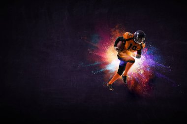 Futbol oynayan çocuk topa vuruyor