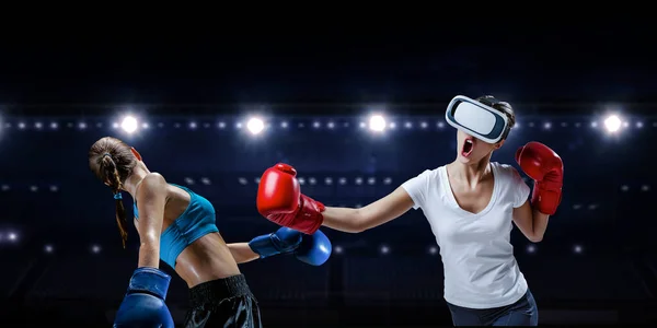 Mladá žena boxuje. . Smíšená média — Stock fotografie
