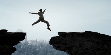 Uçurumdan atlamak, meydan okuma konsepti.