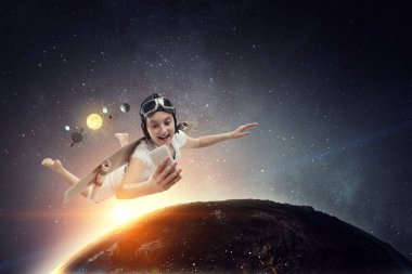 Kendi kendini yetiştirmiş uçak kanadıyla uç.