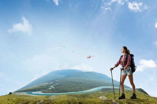 Travelling female tourist with backpack — Stock Photo, Image