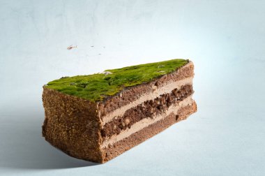 Kekin üzerindeki yeşil manzara