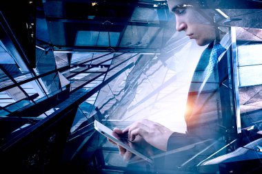 İş ve yenilik kavramı. Karışık ortam