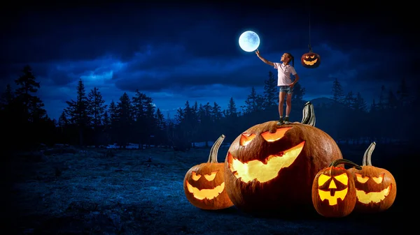 Imagen espeluznante de Halloween. Medios mixtos — Foto de Stock