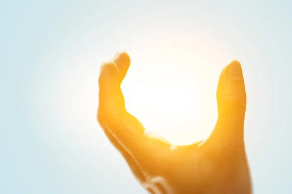 Hands holding the sun at dawn — Stock Photo, Image