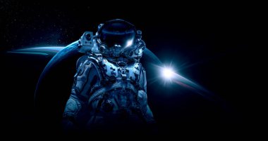Uzay yürüyüşünde astronot. Karışık ortam
