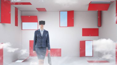 Sanal gerçeklik gözlüğü takan kadın