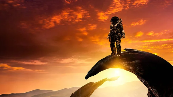 Astronaut walking on an unexplored planet . Mixed media — Stock Photo, Image