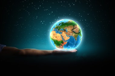 Dünya gezegeni tutan eller