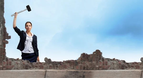 Businesswoman with hammer in hands — Stock Photo, Image