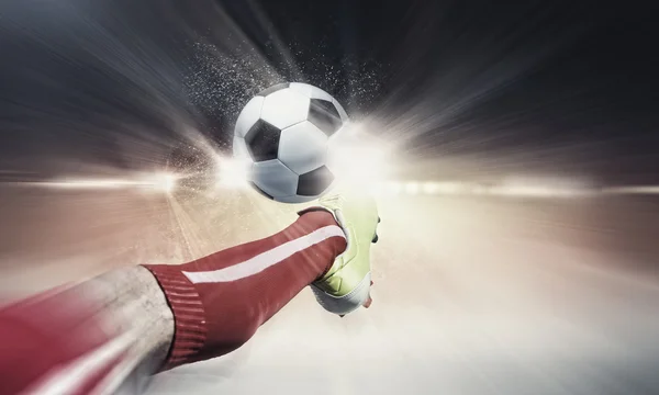 Voetbal kick — Stockfoto