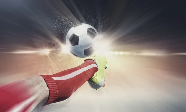 Voetbal kick — Stockfoto