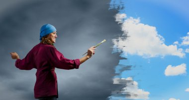 Kız ressam fırçası ile