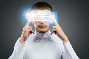 Adamın kafasına hologram