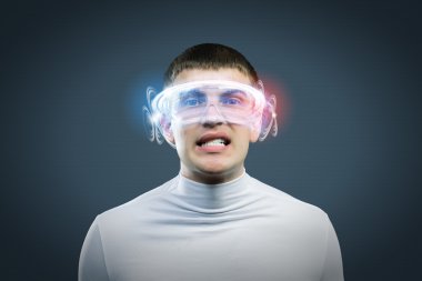 Adamın kafasına hologram