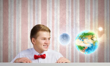 Dünya gezegeni görünen adam