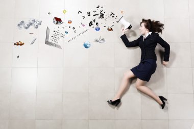 Megafonlu iş kadını