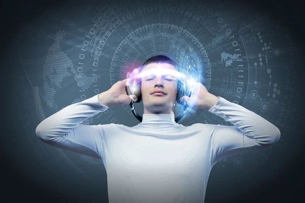 Hombre joven con auriculares — Foto de Stock