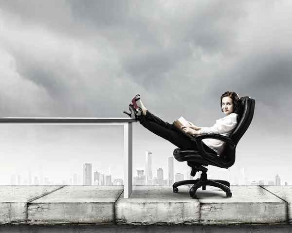 Businesswoman sitting in chair — Stock Photo, Image