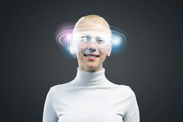 Žena s hologramem kulaté hlavy — Stock fotografie