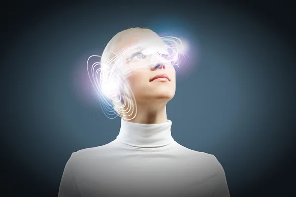 Woman with hologram round head — Stock Photo, Image