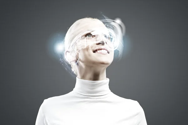 Žena s hologramem kulaté hlavy — Stock fotografie