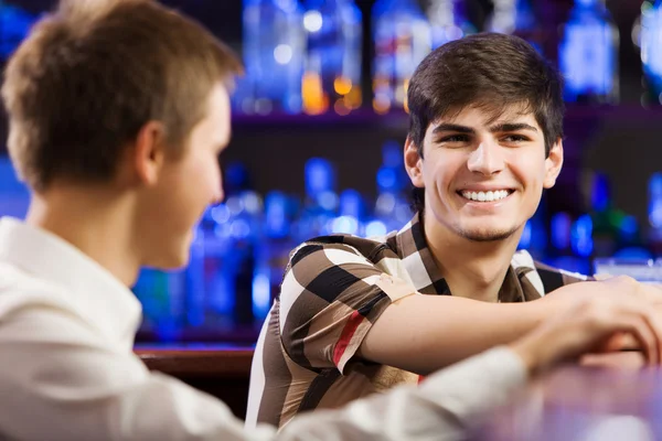 Men sitting at bar and talking — Stock Photo, Image